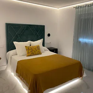 13 Lives In Ibiza-stad
