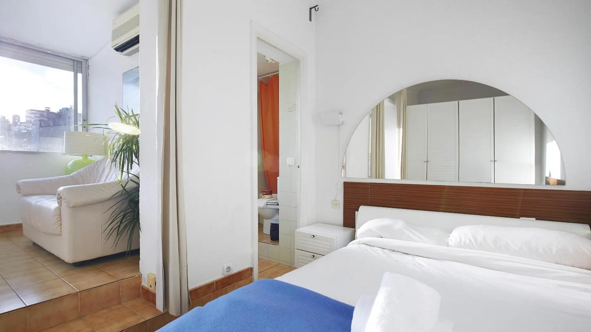 Apartamentos Calvet Barcelona 0*,  Spain
