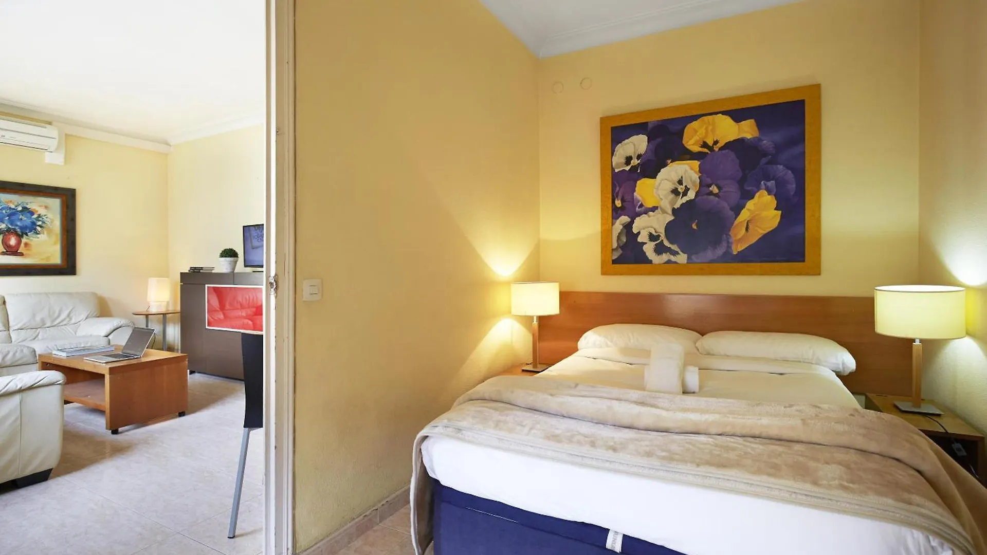 Apartment Apartamentos Calvet Barcelona