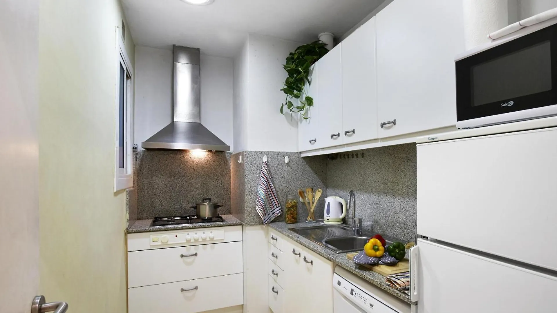Apartamentos Calvet Barcelona 0*,